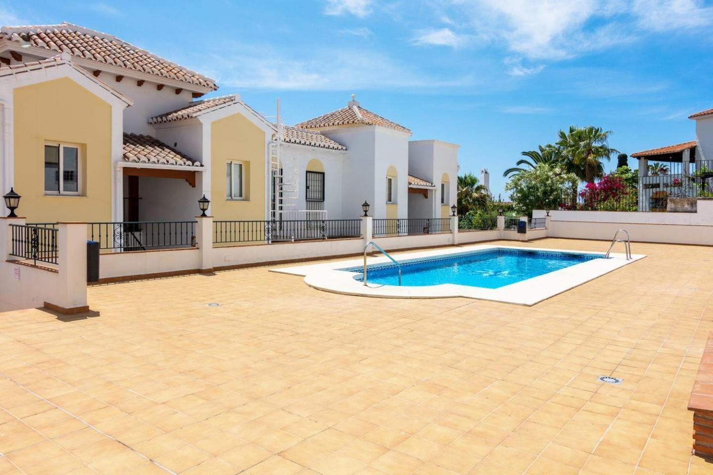 Apartamento Chimenea Playa - 2 Dormitorios Y Terraza Нерха Экстерьер фото